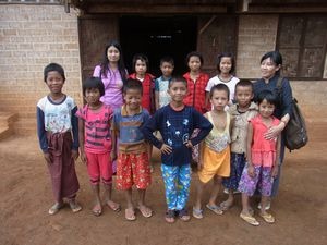 懐かしのミャンマーを行く　（26）　ミャンマー ビンダヤ　輝いている子供達