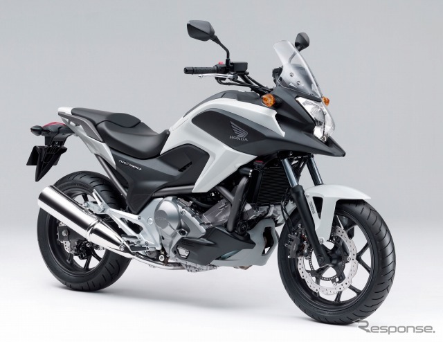 ホンダ NC700X デュアルクラッチトランスミッション<ABS>（（パールサンビームホワイト）