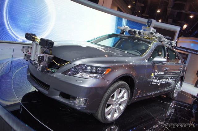 「LEXUS INTEGRATED SAFETY」を搭載したレクサス LS(CES13)