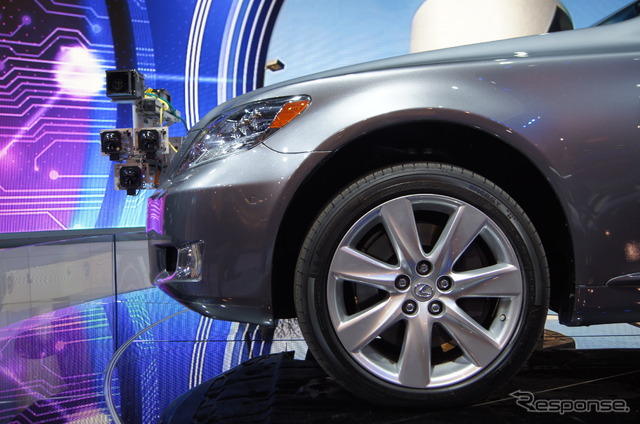 「LEXUS INTEGRATED SAFETY」を搭載したレクサス LS(CES13)