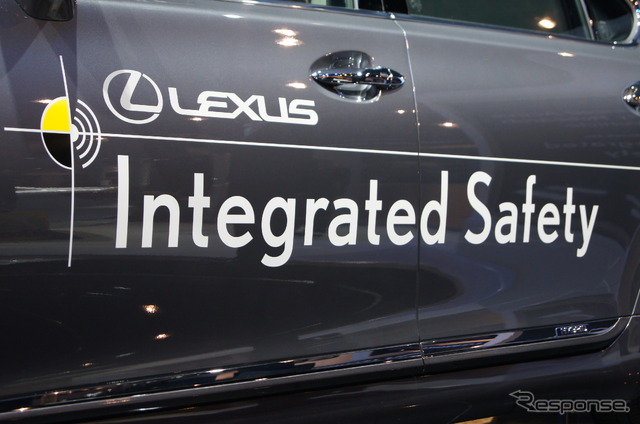 「LEXUS INTEGRATED SAFETY」を搭載したレクサス LS(CES13)
