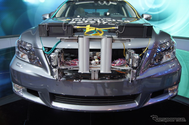 「LEXUS INTEGRATED SAFETY」を搭載したレクサス LS(CES13)
