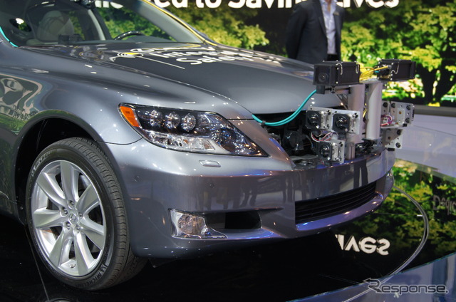 「LEXUS INTEGRATED SAFETY」を搭載したレクサス LS(CES13)