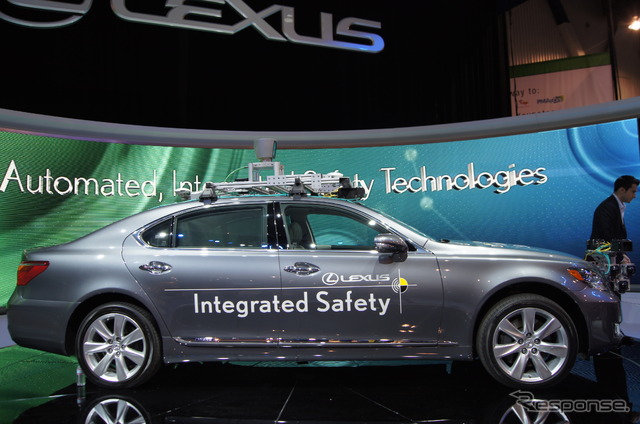 「LEXUS INTEGRATED SAFETY」を搭載したレクサス LS(CES13)