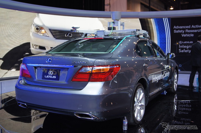 「LEXUS INTEGRATED SAFETY」を搭載したレクサス LS(CES13)
