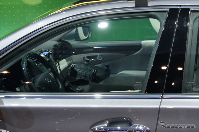 「LEXUS INTEGRATED SAFETY」を搭載したレクサス LS(CES13)
