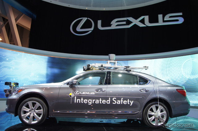 「LEXUS INTEGRATED SAFETY」を搭載したレクサス LS(CES13)