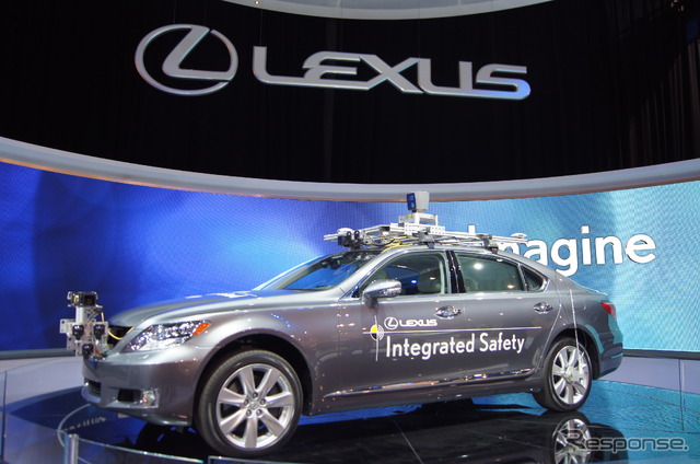 「LEXUS INTEGRATED SAFETY」を搭載したレクサス LS(CES13)