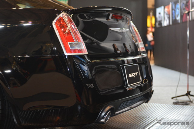 クライスラー 300 SRT 8(東京オートサロン13)