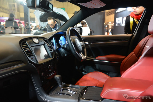 クライスラー 300 SRT 8(東京オートサロン13)
