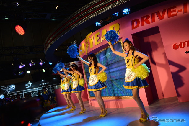 グッドイヤーブース(東京オートサロン13)