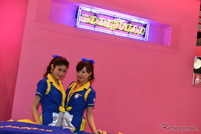 グッドイヤーブース(東京オートサロン13)