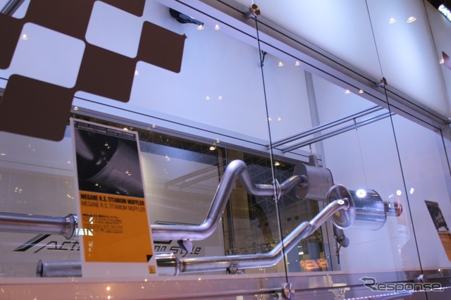 東京オートサロン13ルノー・ジャポンブース