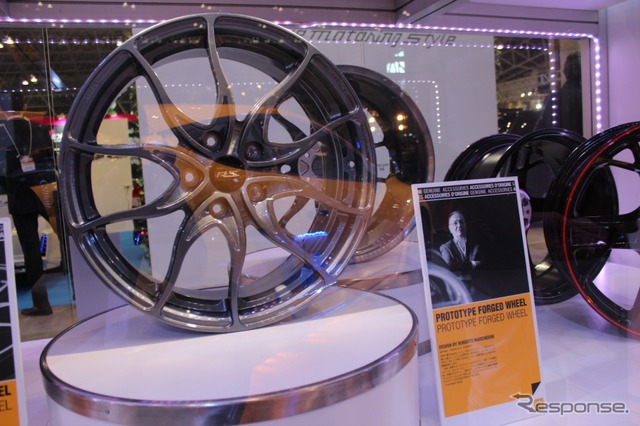 東京オートサロン13ルノー・ジャポンブース