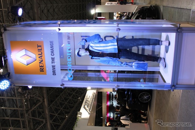 東京オートサロン13ルノー・ジャポンブース