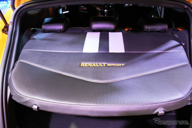 東京オートサロン13 ルノー・メガーヌRS