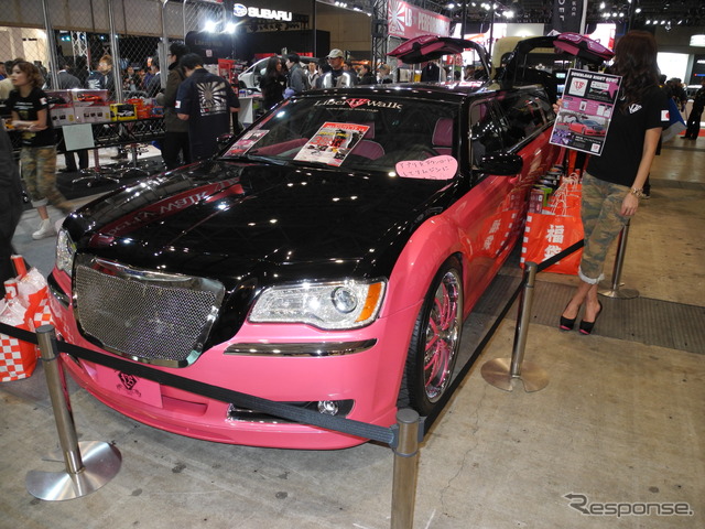東京オートサロン13リバティウォークのクライスラーリムジン