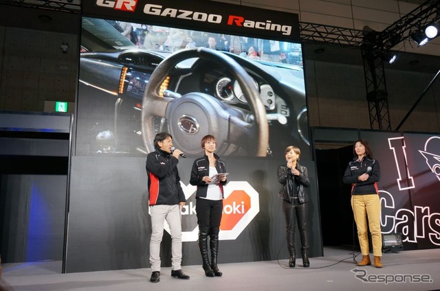 トークショーで86×style Cbを紹介するトヨタ自動車C&A開発部の中野めぐみさん