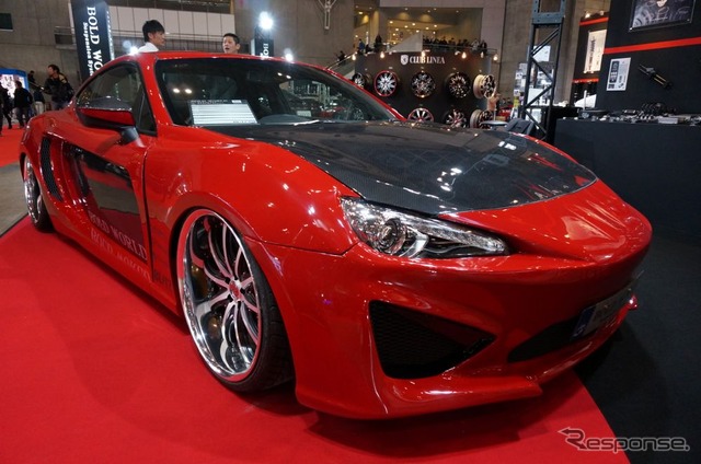 東京オートサロンの会場に出品された86のカスタマイズ車両