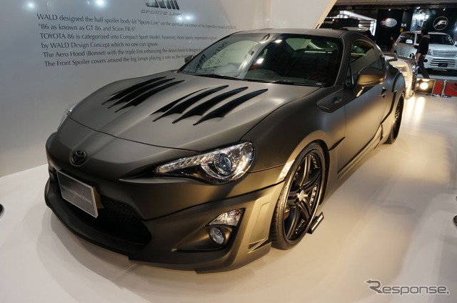 東京オートサロンの会場に出品された86のカスタマイズ車両