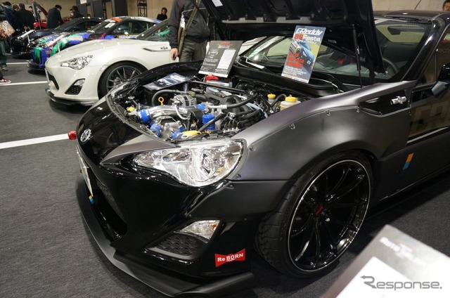 東京オートサロンの会場に出品された86のカスタマイズ車両