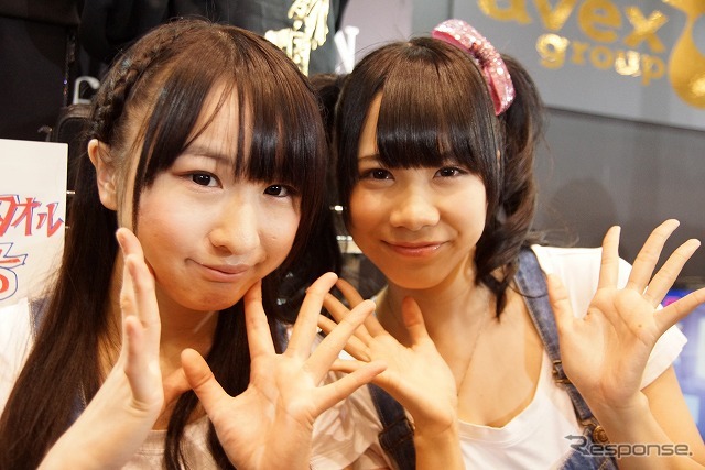 コンパニオンよりも近い距離でアイドルの写真を撮ったり…。