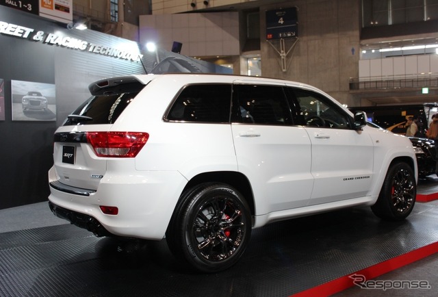 ジープ・グランドチェロキーSRT8アルパイン
