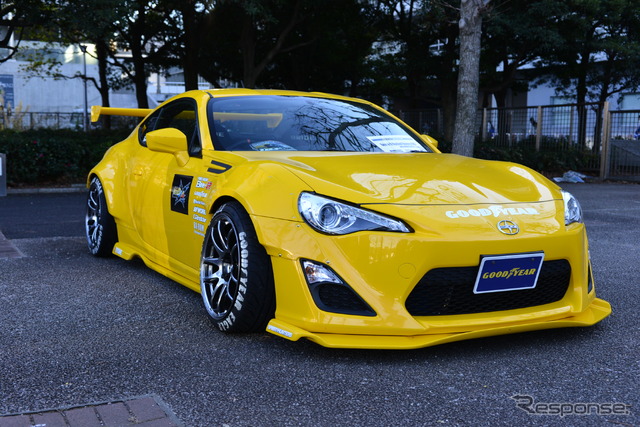 BEE・R x ROCKET BUNNY BRZ with GOODYEAR(東京オートサロン13)