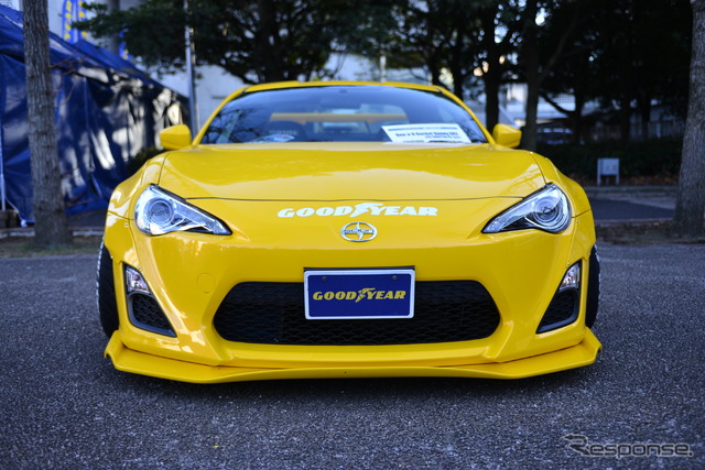 BEE・R x ROCKET BUNNY BRZ with GOODYEAR(東京オートサロン13)