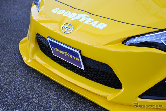 BEE・R x ROCKET BUNNY BRZ with GOODYEAR(東京オートサロン13)