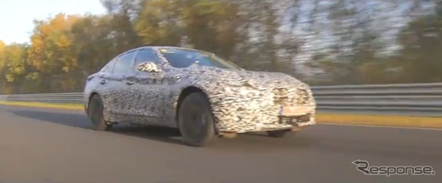ドイツ・ニュルブルクリンクで開発テストを行うインフィニティQ50のハイブリッド