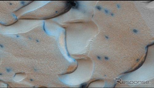 砂丘とドライアイスに覆われた火星の北極圏(動画キャプチャ)