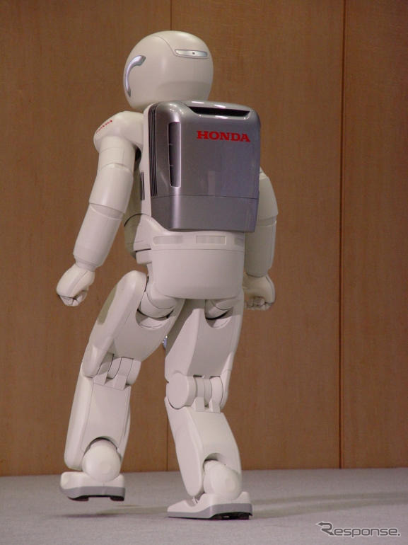 【ロボット新時代写真蔵】ホンダ アシモ は2005年に向けダッシュ