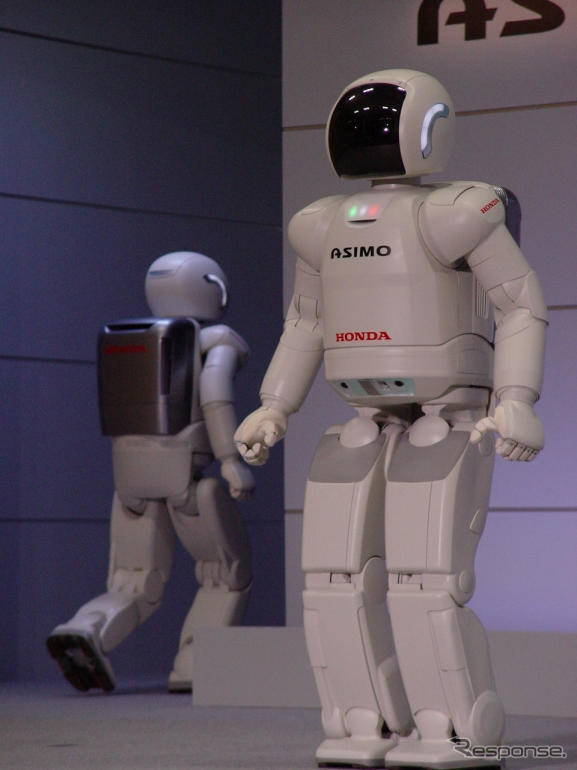 【ロボット新時代写真蔵】ホンダ アシモ は2005年に向けダッシュ