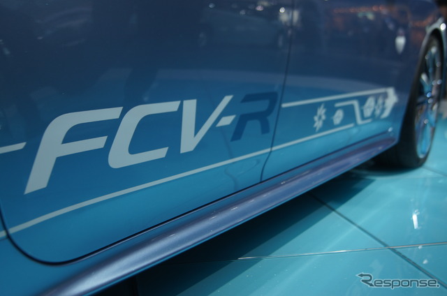 トヨタ FCV-R（デトロイトモーターショー13）