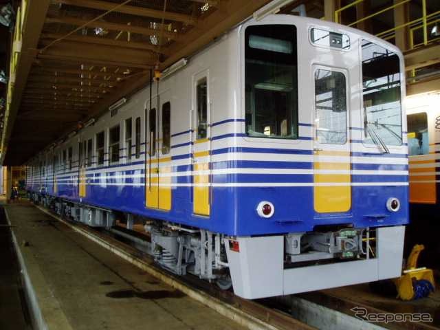 2月から運転を開始する、えちぜん鉄道の7000形