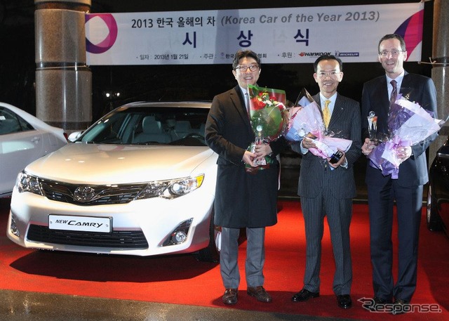 2013韓国カーオブザイヤーを受賞したトヨタカムリ