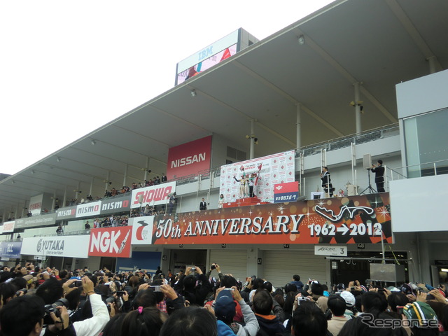 2012年最終戦鈴鹿、FNラストの表彰式。