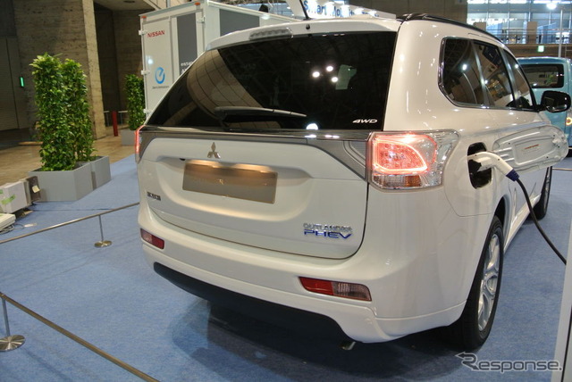 三菱自動車・アウトランダーPHEV