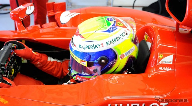フェラーリ F138の感触を確かめるマッサ