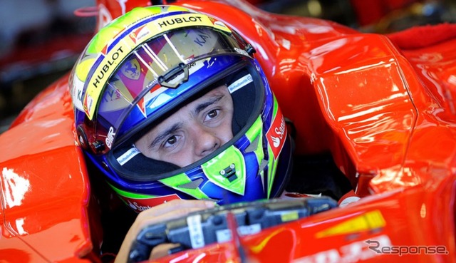フェラーリ F138の感触を確かめるマッサ