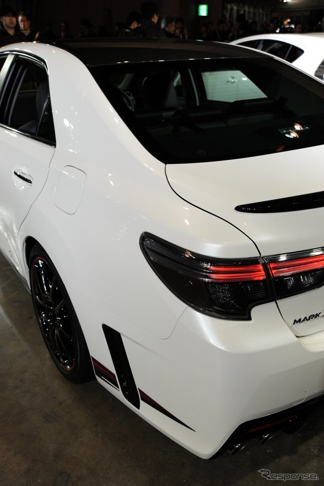 トヨタ マークX Gスポーツ “Carbon Roof” コンセプト(東京オートサロン13)