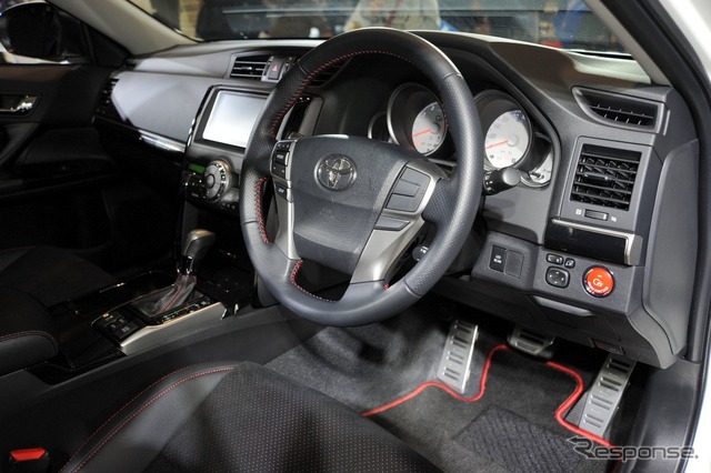 トヨタ マークX Gスポーツ “Carbon Roof” コンセプト(東京オートサロン13)