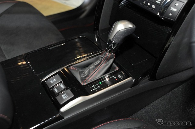 トヨタ マークX Gスポーツ “Carbon Roof” コンセプト(東京オートサロン13)