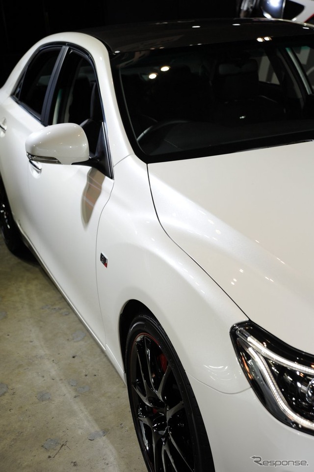 トヨタ マークX Gスポーツ “Carbon Roof” コンセプト(東京オートサロン13)