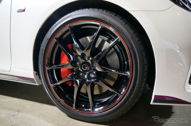 トヨタ マークX Gスポーツ “Carbon Roof” コンセプト(東京オートサロン13)