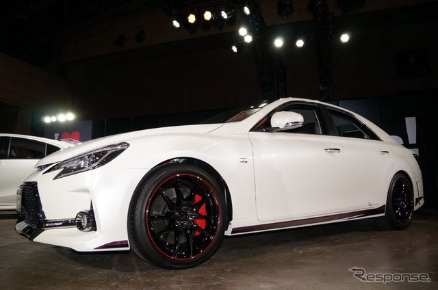 トヨタ マークX Gスポーツ “Carbon Roof” コンセプト(東京オートサロン13)