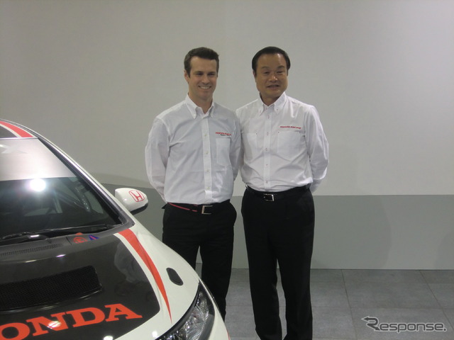 WTCCにシビックで参戦するモンテイロと伊東社長。