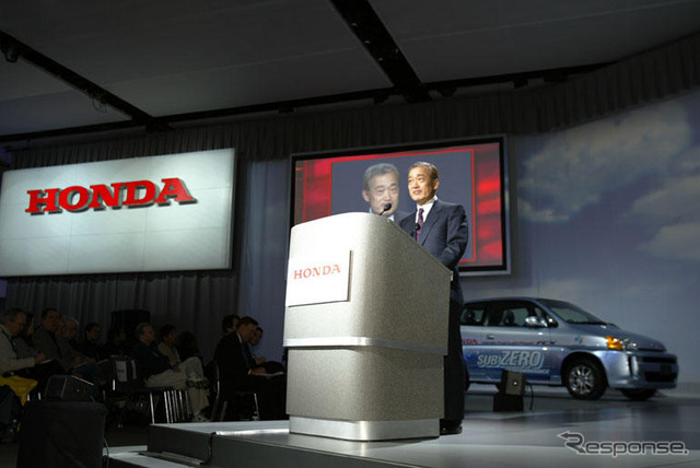 【デトロイトモーターショー05】ホンダ、燃料電池車 FCX を一般向け発売