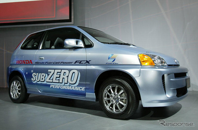 【デトロイトモーターショー05】ホンダ、燃料電池車 FCX を一般向け発売